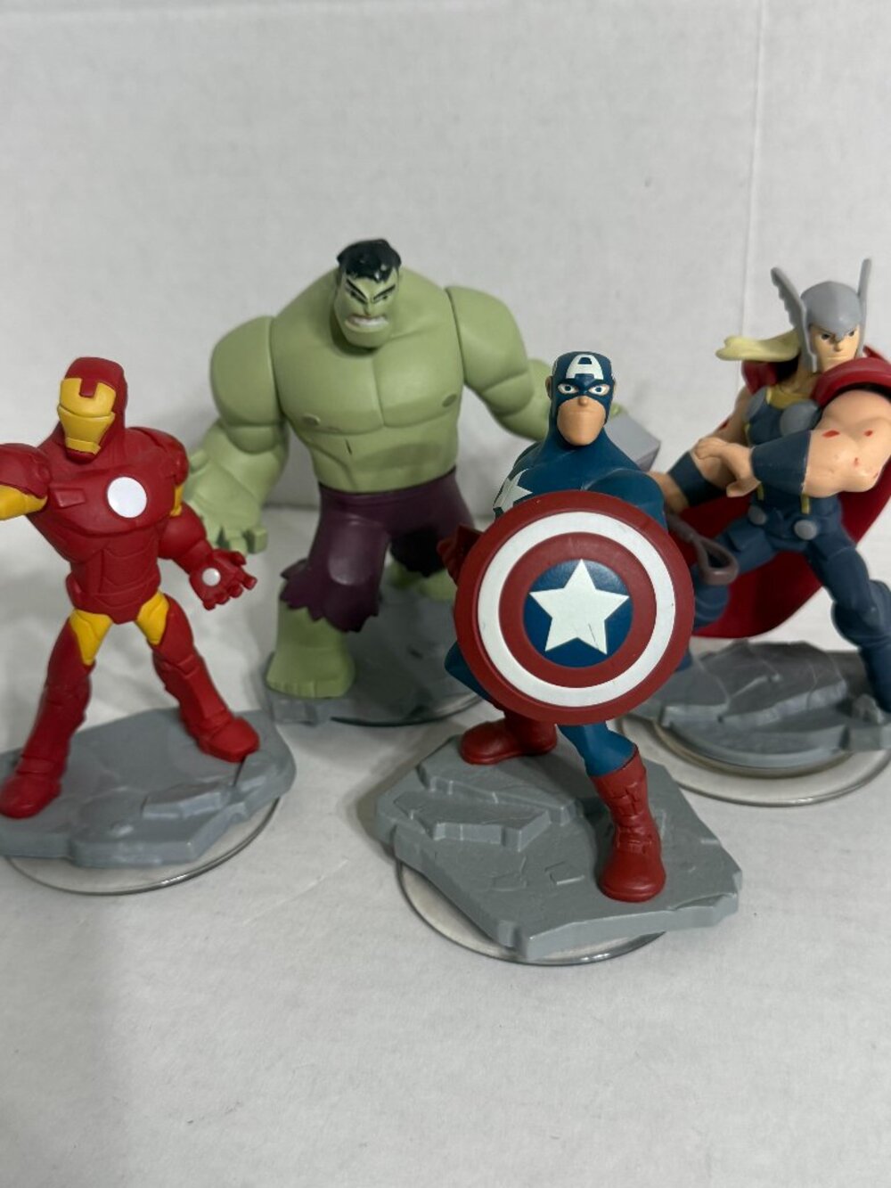 4 Disney Infinity 2.0 Figures - Avengers - Hulk Thor Iron Man Captain America